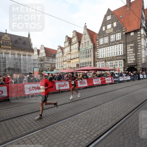 05.10.2025 - 20. swb-Marathon Bremen Yannick Fuchs http://msf.ph/oto/9289308 05.10.2025 10:43:13 Ziel 9006, 10474, 10553, 10979, 11476 meine-sportfotos.de
