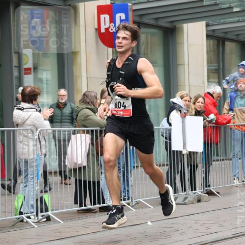 05.10.2025 - 20. swb-Marathon Bremen Strokosch-Dieckow http://msf.ph/oto/9289312 05.10.2025 12:29:49 Ziel 304, 604, 304, 604 meine-sportfotos.de