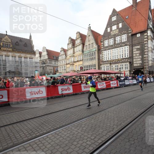 05.10.2025 - 20. swb-Marathon Bremen Yannick Fuchs http://msf.ph/oto/9289314 05.10.2025 10:43:17 Ziel 10474, 10541, 10979, 11304 meine-sportfotos.de