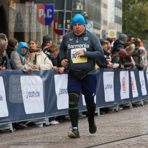 05.10.2025 - 20. swb-Marathon Bremen Strokosch-Dieckow http://msf.ph/oto/9289317 05.10.2025 11:22:15 Ziel 10700 meine-sportfotos.de