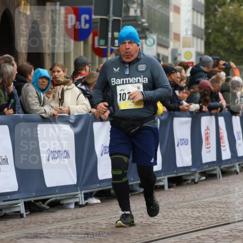05.10.2025 - 20. swb-Marathon Bremen Strokosch-Dieckow http://msf.ph/oto/9289340 05.10.2025 11:22:15 Ziel 10700 meine-sportfotos.de