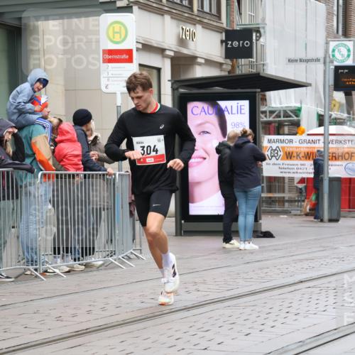 05.10.2025 - 20. swb-Marathon Bremen Strokosch-Dieckow http://msf.ph/oto/9289343 05.10.2025 12:30:06 Ziel 304, 304 meine-sportfotos.de