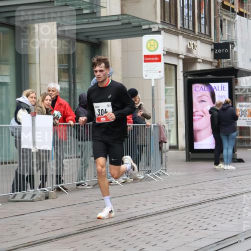 05.10.2025 - 20. swb-Marathon Bremen Strokosch-Dieckow http://msf.ph/oto/9289362 05.10.2025 12:30:06 Ziel 304, 304 meine-sportfotos.de