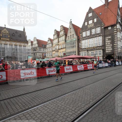 05.10.2025 - 20. swb-Marathon Bremen Yannick Fuchs http://msf.ph/oto/9289381 05.10.2025 10:44:02 Ziel 9865, 11256, 11683 meine-sportfotos.de