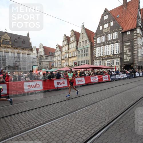 05.10.2025 - 20. swb-Marathon Bremen Yannick Fuchs http://msf.ph/oto/9289385 05.10.2025 10:44:03 Ziel 9865, 11256 meine-sportfotos.de