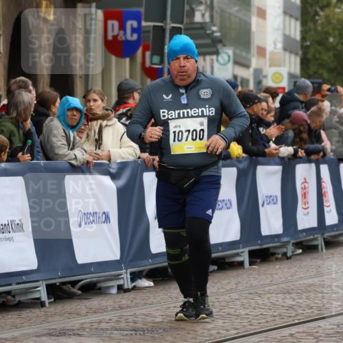 05.10.2025 - 20. swb-Marathon Bremen Strokosch-Dieckow http://msf.ph/oto/9289396 05.10.2025 11:22:16 Ziel 10700 meine-sportfotos.de