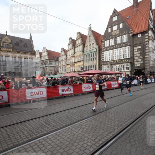 05.10.2025 - 20. swb-Marathon Bremen Yannick Fuchs http://msf.ph/oto/9289399 05.10.2025 10:44:08 Ziel 9614, 9919, 10351, 10652, 10780, 11316, 11503 meine-sportfotos.de