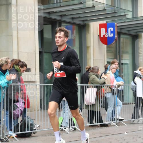 05.10.2025 - 20. swb-Marathon Bremen Strokosch-Dieckow http://msf.ph/oto/9289400 05.10.2025 12:30:07 Ziel 304, 304 meine-sportfotos.de
