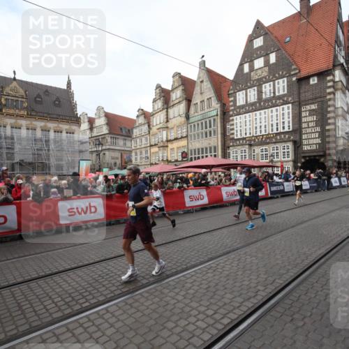 05.10.2025 - 20. swb-Marathon Bremen Yannick Fuchs http://msf.ph/oto/9289408 05.10.2025 10:44:09 Ziel 9614, 9919, 10351, 10652, 10780, 11316, 11503 meine-sportfotos.de