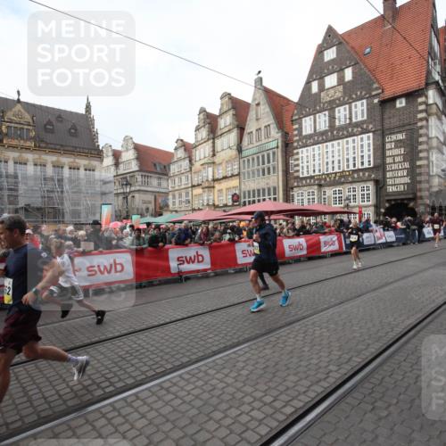 05.10.2025 - 20. swb-Marathon Bremen Yannick Fuchs http://msf.ph/oto/9289415 05.10.2025 10:44:09 Ziel 9614, 9919, 10351, 10652, 10780, 11316, 11503 meine-sportfotos.de