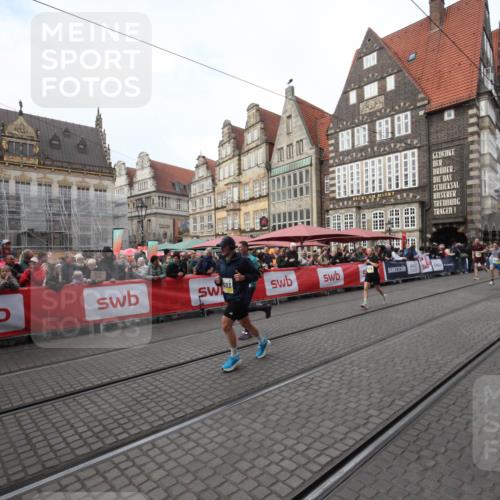05.10.2025 - 20. swb-Marathon Bremen Yannick Fuchs http://msf.ph/oto/9289418 05.10.2025 10:44:10 Ziel 9614, 9919, 10351, 10649, 10652, 10780, 11316, 11503 meine-sportfotos.de