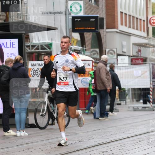 05.10.2025 - 20. swb-Marathon Bremen Strokosch-Dieckow http://msf.ph/oto/9289421 05.10.2025 12:30:32 Ziel 1437, 1437 meine-sportfotos.de