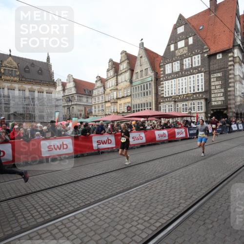 05.10.2025 - 20. swb-Marathon Bremen Yannick Fuchs http://msf.ph/oto/9289423 05.10.2025 10:44:11 Ziel 9614, 9919, 10351, 10649, 11316, 11503, 11645 meine-sportfotos.de