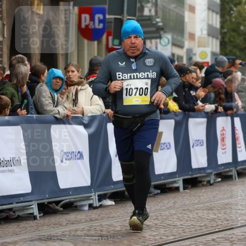 05.10.2025 - 20. swb-Marathon Bremen Strokosch-Dieckow http://msf.ph/oto/9289427 05.10.2025 11:22:16 Ziel 10700 meine-sportfotos.de