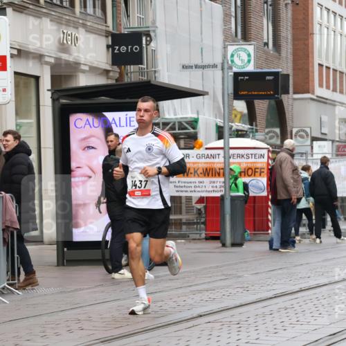 05.10.2025 - 20. swb-Marathon Bremen Strokosch-Dieckow http://msf.ph/oto/9289441 05.10.2025 12:30:33 Ziel 1437, 1437 meine-sportfotos.de