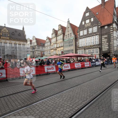 05.10.2025 - 20. swb-Marathon Bremen Yannick Fuchs http://msf.ph/oto/9289445 05.10.2025 10:44:16 Ziel 10044, 10348, 10649, 11645, 11648 meine-sportfotos.de