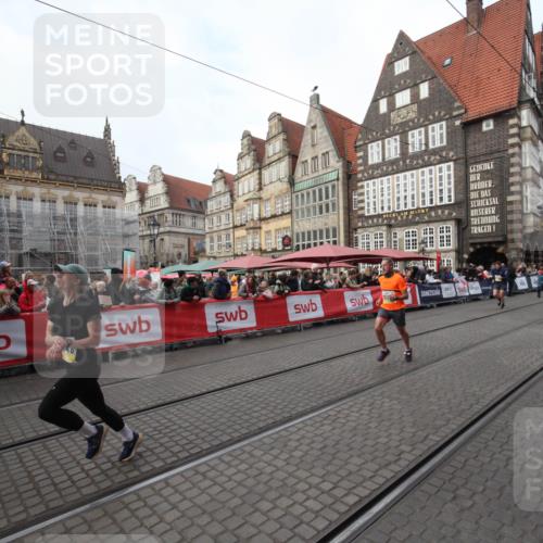 05.10.2025 - 20. swb-Marathon Bremen Yannick Fuchs http://msf.ph/oto/9289457 05.10.2025 10:44:18 Ziel 10044, 10348, 10816, 11648 meine-sportfotos.de