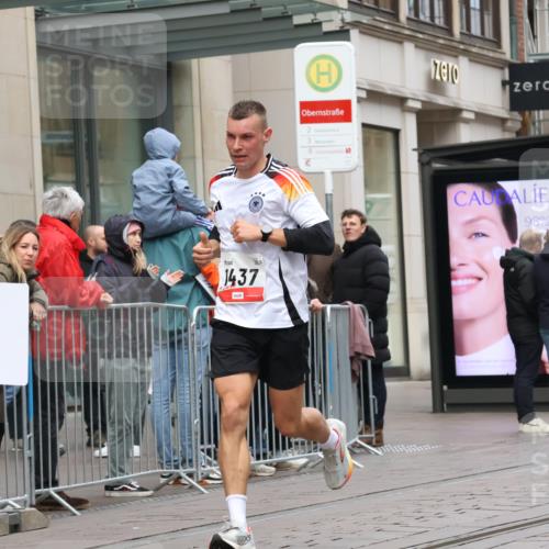 05.10.2025 - 20. swb-Marathon Bremen Strokosch-Dieckow http://msf.ph/oto/9289458 05.10.2025 12:30:34 Ziel 1437, 1437 meine-sportfotos.de