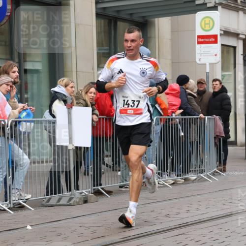 05.10.2025 - 20. swb-Marathon Bremen Strokosch-Dieckow http://msf.ph/oto/9289465 05.10.2025 12:30:34 Ziel 1437, 1437 meine-sportfotos.de