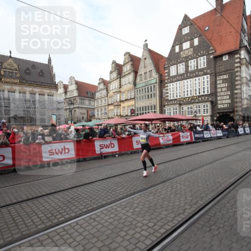05.10.2025 - 20. swb-Marathon Bremen Yannick Fuchs http://msf.ph/oto/9289470 05.10.2025 10:44:24 Ziel 10666, 11659 meine-sportfotos.de