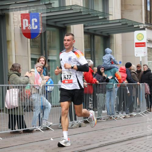05.10.2025 - 20. swb-Marathon Bremen Strokosch-Dieckow http://msf.ph/oto/9289477 05.10.2025 12:30:35 Ziel 1437, 1437 meine-sportfotos.de
