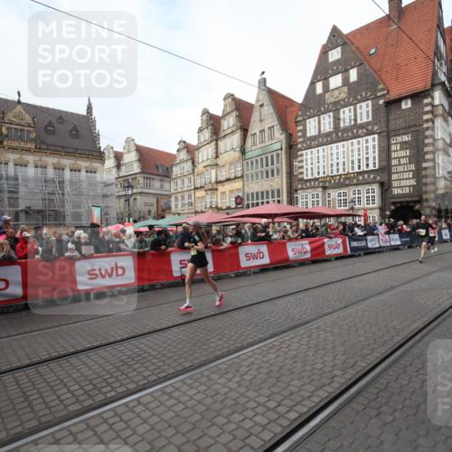 05.10.2025 - 20. swb-Marathon Bremen Yannick Fuchs http://msf.ph/oto/9289480 05.10.2025 10:44:29 Ziel 9361, 10505, 10666 meine-sportfotos.de