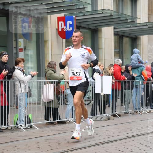 05.10.2025 - 20. swb-Marathon Bremen Strokosch-Dieckow http://msf.ph/oto/9289487 05.10.2025 12:30:35 Ziel 1437, 1437 meine-sportfotos.de