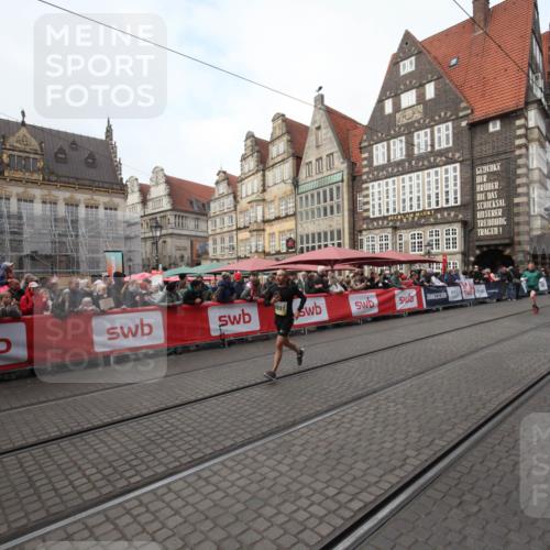 05.10.2025 - 20. swb-Marathon Bremen Yannick Fuchs http://msf.ph/oto/9289494 05.10.2025 10:44:40 Ziel 9897, 10554, 11666 meine-sportfotos.de
