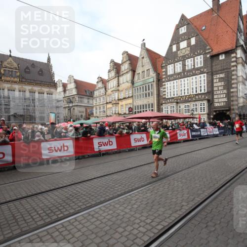 05.10.2025 - 20. swb-Marathon Bremen Yannick Fuchs http://msf.ph/oto/9289503 05.10.2025 10:44:44 Ziel 10092, 10554, 11666, 11714 meine-sportfotos.de