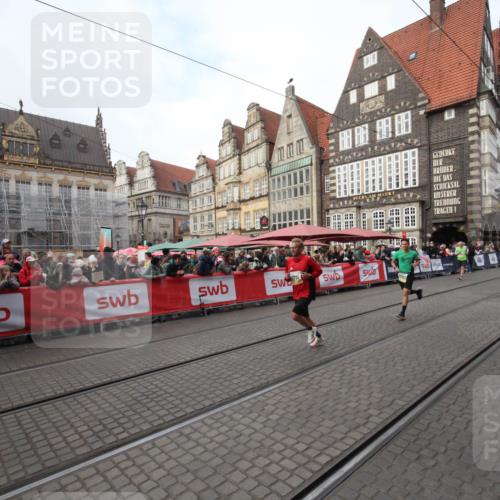 05.10.2025 - 20. swb-Marathon Bremen Yannick Fuchs http://msf.ph/oto/9289507 05.10.2025 10:44:47 Ziel 9878, 10092, 10306, 11714 meine-sportfotos.de