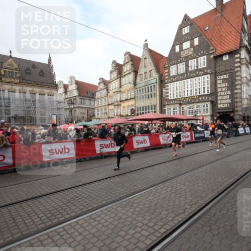 05.10.2025 - 20. swb-Marathon Bremen Yannick Fuchs http://msf.ph/oto/9289526 05.10.2025 10:45:02 Ziel 9590, 9678, 10568, 10633, 10851, 11362 meine-sportfotos.de