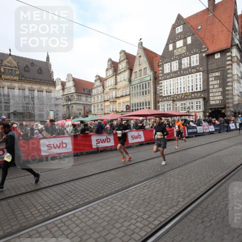 05.10.2025 - 20. swb-Marathon Bremen Yannick Fuchs http://msf.ph/oto/9289530 05.10.2025 10:45:03 Ziel 9202, 9590, 9678, 10568, 10633, 10851, 11362 meine-sportfotos.de
