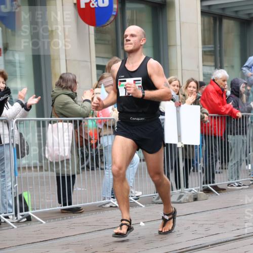 05.10.2025 - 20. swb-Marathon Bremen Strokosch-Dieckow http://msf.ph/oto/9289531 05.10.2025 12:31:01 Ziel 157, 157 meine-sportfotos.de