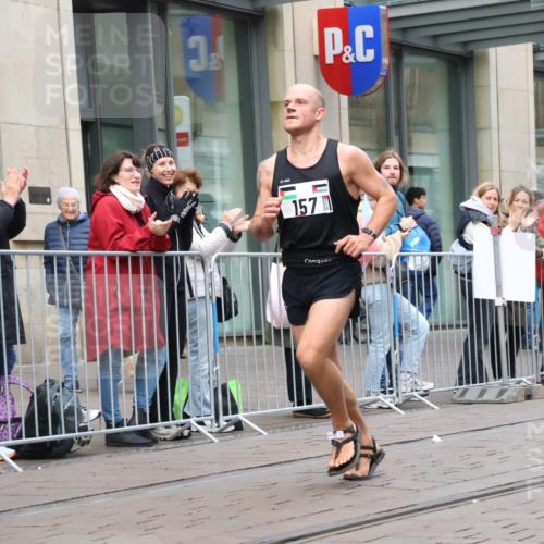 05.10.2025 - 20. swb-Marathon Bremen Strokosch-Dieckow http://msf.ph/oto/9289538 05.10.2025 12:31:01 Ziel 157, 157 meine-sportfotos.de