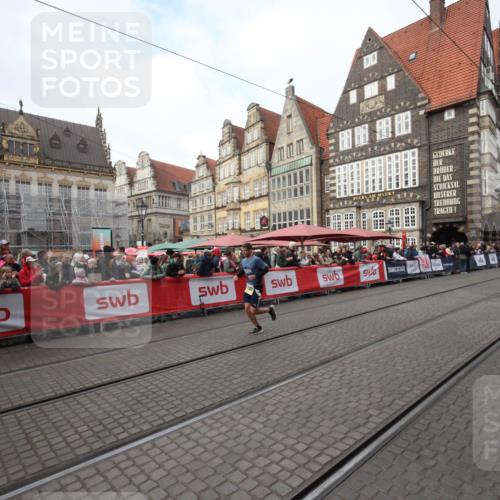 05.10.2025 - 20. swb-Marathon Bremen Yannick Fuchs http://msf.ph/oto/9289556 05.10.2025 10:45:13 Ziel 10091, 10822 meine-sportfotos.de
