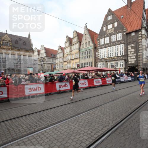 05.10.2025 - 20. swb-Marathon Bremen Yannick Fuchs http://msf.ph/oto/9289560 05.10.2025 10:45:18 Ziel 9290, 10431, 10822, 10898, 11488 meine-sportfotos.de