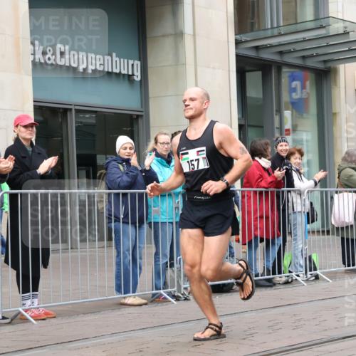 05.10.2025 - 20. swb-Marathon Bremen Strokosch-Dieckow http://msf.ph/oto/9289561 05.10.2025 12:31:01 Ziel 157, 157 meine-sportfotos.de
