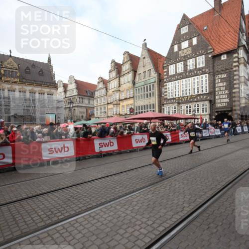 05.10.2025 - 20. swb-Marathon Bremen Yannick Fuchs http://msf.ph/oto/9289574 05.10.2025 10:45:22 Ziel 9290, 9963, 10634, 10898 meine-sportfotos.de