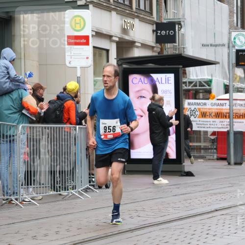 05.10.2025 - 20. swb-Marathon Bremen Strokosch-Dieckow http://msf.ph/oto/9289582 05.10.2025 12:31:26 Ziel 956, 1771, 956, 1771 meine-sportfotos.de