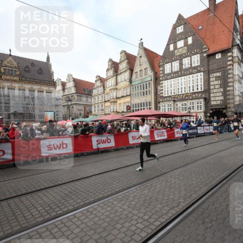 05.10.2025 - 20. swb-Marathon Bremen Yannick Fuchs http://msf.ph/oto/9289589 05.10.2025 10:45:26 Ziel 9396, 9885, 10447, 10634, 11346 meine-sportfotos.de