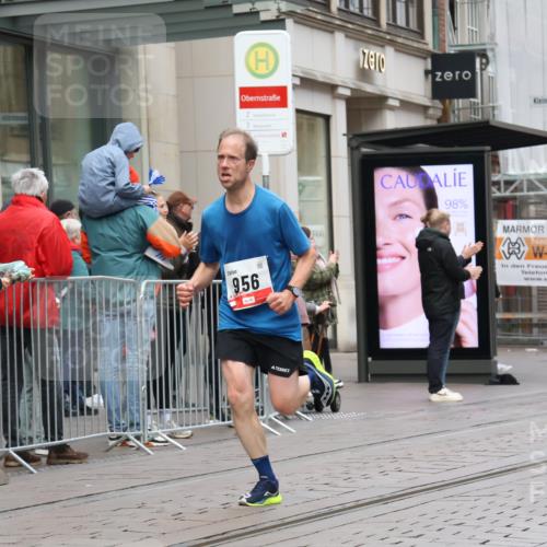 05.10.2025 - 20. swb-Marathon Bremen Strokosch-Dieckow http://msf.ph/oto/9289590 05.10.2025 12:31:26 Ziel 956, 1771, 956, 1771 meine-sportfotos.de