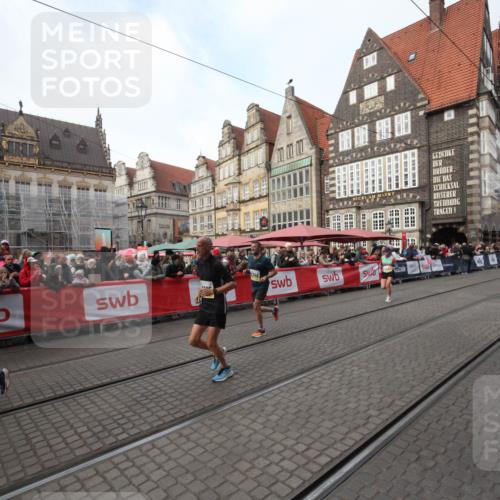 05.10.2025 - 20. swb-Marathon Bremen Yannick Fuchs http://msf.ph/oto/9289598 05.10.2025 10:45:29 Ziel 9396, 9885, 10447, 11346, 11403, 11585 meine-sportfotos.de