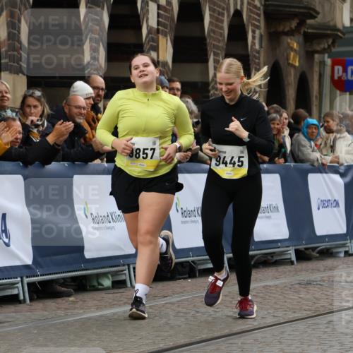 05.10.2025 - 20. swb-Marathon Bremen Strokosch-Dieckow http://msf.ph/oto/9289604 05.10.2025 11:22:43 Ziel 9445, 9857 meine-sportfotos.de