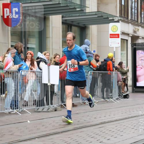 05.10.2025 - 20. swb-Marathon Bremen Strokosch-Dieckow http://msf.ph/oto/9289614 05.10.2025 12:31:27 Ziel 956, 1771, 956, 1771 meine-sportfotos.de