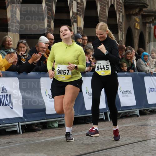 05.10.2025 - 20. swb-Marathon Bremen Strokosch-Dieckow http://msf.ph/oto/9289636 05.10.2025 11:22:43 Ziel 9445, 9857 meine-sportfotos.de