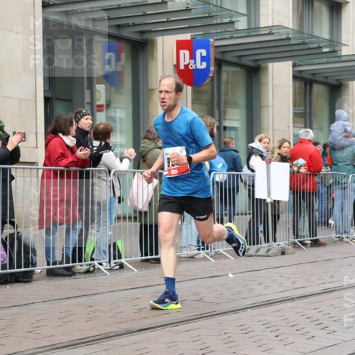 05.10.2025 - 20. swb-Marathon Bremen Strokosch-Dieckow http://msf.ph/oto/9289637 05.10.2025 12:31:28 Ziel 956, 1771, 956, 1771 meine-sportfotos.de