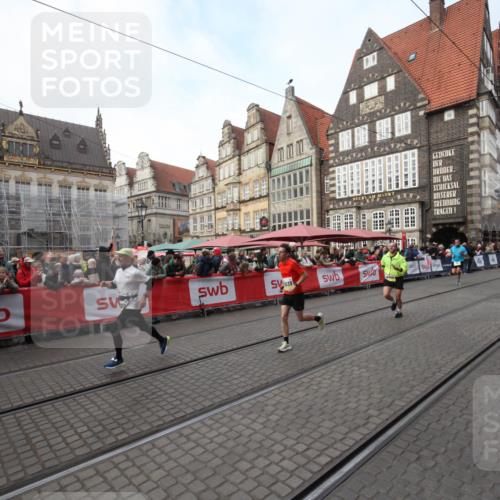 05.10.2025 - 20. swb-Marathon Bremen Yannick Fuchs http://msf.ph/oto/9289653 05.10.2025 10:45:47 Ziel 28, 9709, 10350, 10639, 10792, 10823 meine-sportfotos.de
