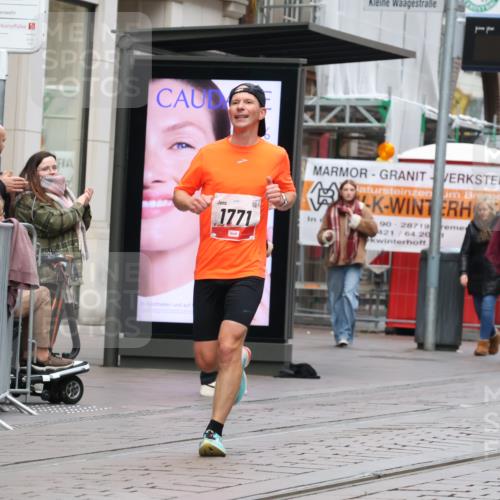 05.10.2025 - 20. swb-Marathon Bremen Strokosch-Dieckow http://msf.ph/oto/9289661 05.10.2025 12:31:29 Ziel 956, 1771, 956, 1771 meine-sportfotos.de