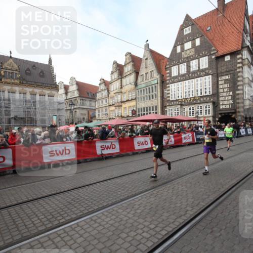 05.10.2025 - 20. swb-Marathon Bremen Yannick Fuchs http://msf.ph/oto/9289662 05.10.2025 10:45:52 Ziel 9960, 10350, 10823 meine-sportfotos.de