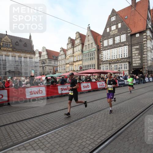 05.10.2025 - 20. swb-Marathon Bremen Yannick Fuchs http://msf.ph/oto/9289669 05.10.2025 10:45:52 Ziel 9960, 10350, 10823 meine-sportfotos.de